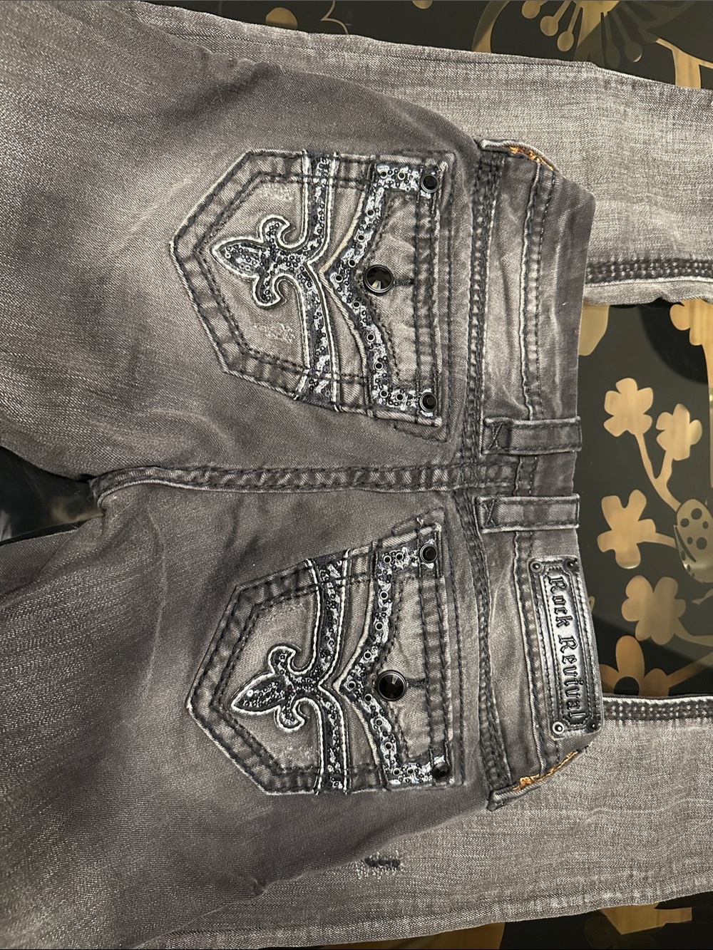 Rock Revival Woman’s Embellished Back Pocket Skinny Jeans Size 26